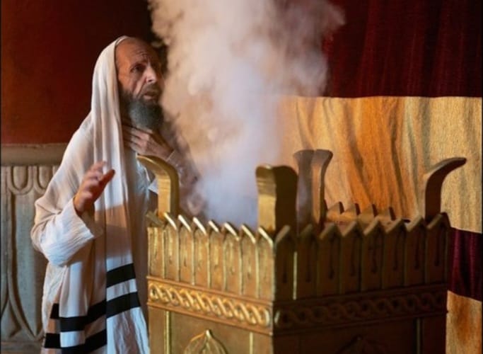 كل أجنبي ليس نسل هارون يريد التعدّي عالكهنوت يُقتل، أليست قسوة؟