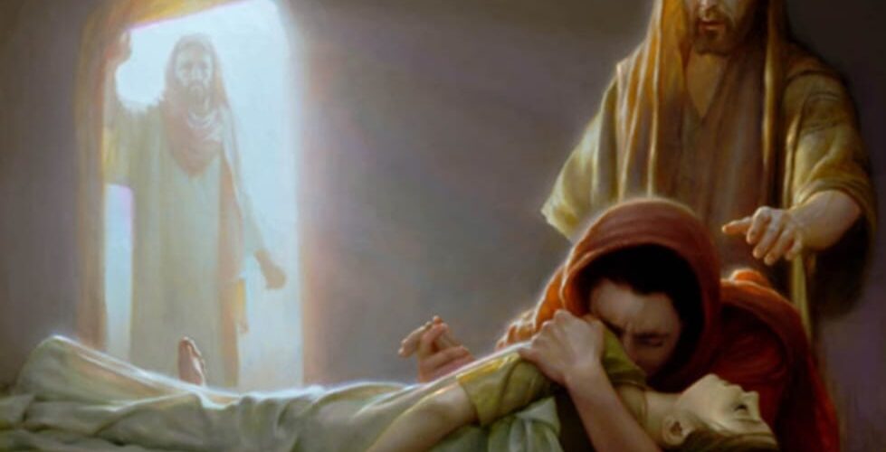 هل كانت ابنة يايرس في حالة احتضار كما جاء في مرقس ٥: ٢٣ ولوقا ٨: ٤٢، أم إنها ماتت كما جاء في متى ٩: ١٨؟