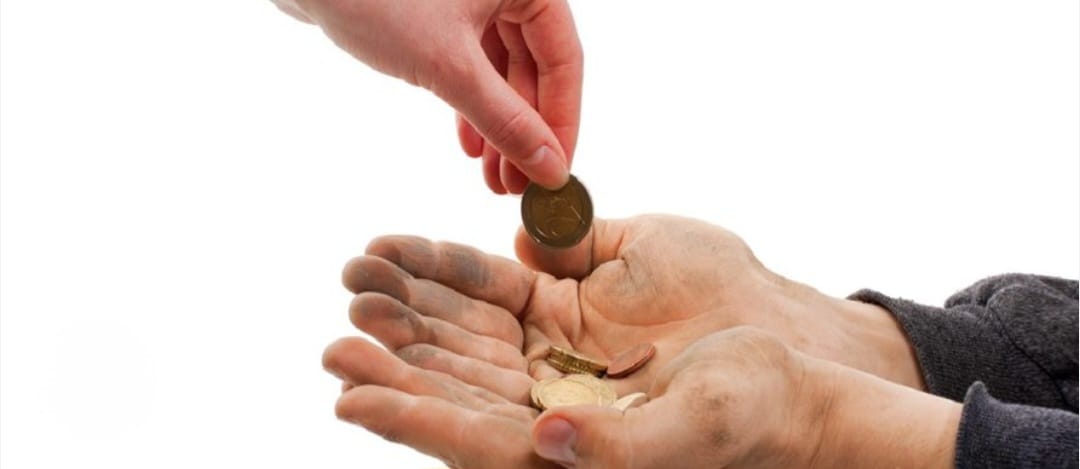 هل طوبيا ١٢: ٩ يُبطل التجسد والفداء فالصدقة كافية؟