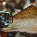هل عبارة “الذي هو في السماء” يوحنا ٣: ١٣ ليست موجودة بأية مخطوطة؟