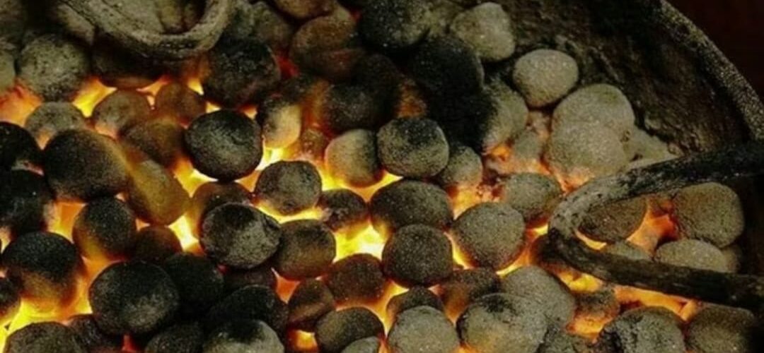 هل أمر الرب ان يأكل شعبه خبز مع خراء الإنسان في حزقيال ٤: ١٢ ؟