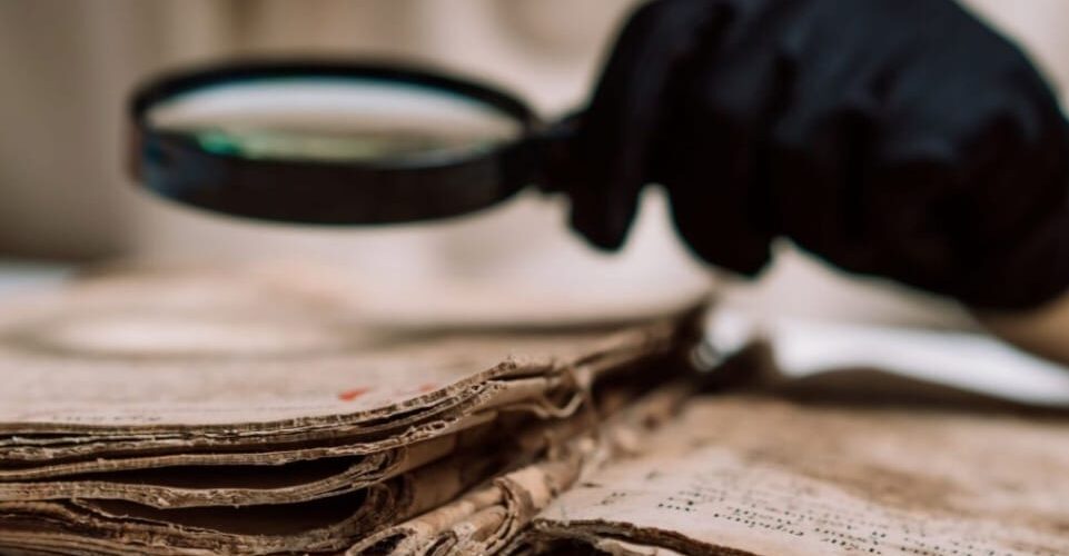 هل عبارة الله ظهر في الجسد في تيموثاوس الأولى ٣: ١٦ محرفة ؟